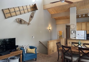 Affordable Luxury 2BR/2BA Condo with View. Walk to Slopes/Town