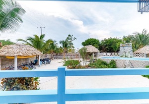 Affordable Suite on Gated Property with Rooftop Deck, WiFi, AC, and Shared Pool