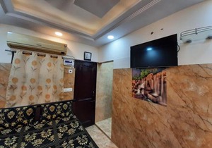 Aggarwal guest houses lajpat nagar, foreigners area, very safe, attached fully equipped kitchen for self cooking with gas stove and all utensils, luxury washroom, Ac, personal fridge, wifi with android tvs, cream location- cal 92,121,74,700
