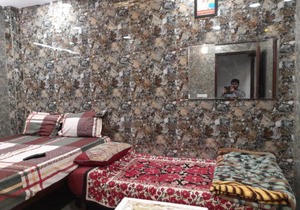 Aggarwal hotels & guest houses lajpat nagar home stay in cream location of with attached kitchen and washroom in independent floor 92121,74,700