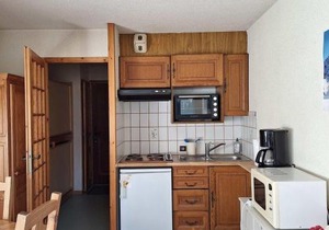 Agréable studio avec balcon proche des pistes à Chamonix, parking inclus - FR-1-517-52