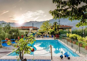 AGRITUR MICHELOTTI ~ THREE-ROOM APARTMENT WITH 2 DOUBLE + 1 (5 PAX)