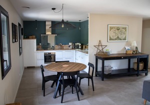 Aiguèze, Gîte N°5 air-conditioned with swimming pool