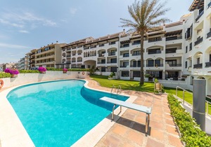 Aina: Nice apartment with communal pool and sea view
