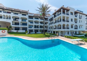 Aina: Nice apartment with communal pool and sea view