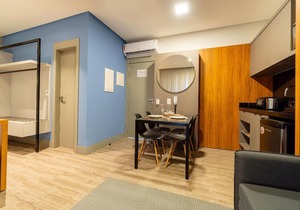 AION suítes 103 - Compacto e luxuoso Loft - Rooftop com piscina e academia - À poucos passos da praia