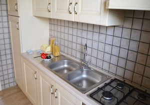 Air-conditioned Apartment Near The Beach With Spacious Balcony & Garden, Pets