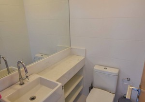 Air-conditioned apartment with balcony with view and rooftop pool, Express 2222