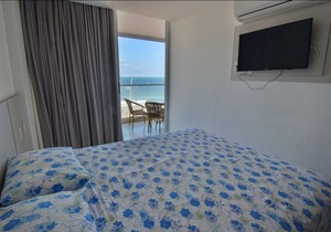 Air-conditioned apartment with balcony with view and rooftop pool, Express 2222
