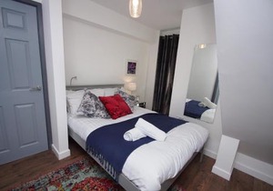 Air Host and Stay - Apartment 4 Broadhurst Court sleeps 4 minutes from town centre