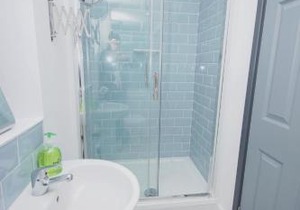 Air Host and Stay - Apartment 4 Broadhurst Court sleeps 4 minutes from town centre