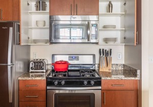Airy Foggy Bottom 1BR w/Gym, Pool, DM, near World Bank, by Blueground