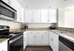 Airy Santa Clara 2BR w/Parking, W/D, walk to Groceries, by Blueground