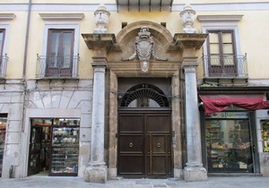 AL 124 - House in the heart of Palermo