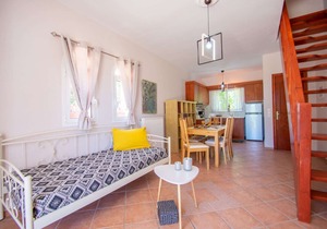 Alavastros maisonettes