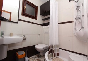 ALBERT One-Bedroom Apartment