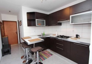 ALBERT One-Bedroom Apartment