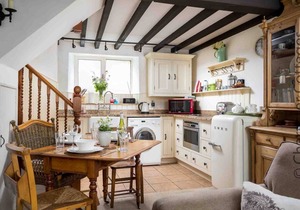 ALICE COTTAGE, pet friendly, character holiday cottage in Blockley