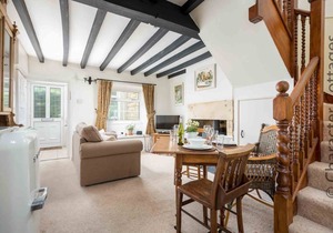 ALICE COTTAGE, pet friendly, character holiday cottage in Blockley