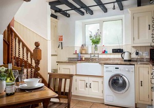 ALICE COTTAGE, pet friendly, character holiday cottage in Blockley