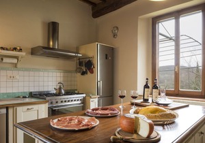 ALL PROPERTY RENTAL - Charming Tuscan Villa with pool, hot tub, A/C,Siena 15 km