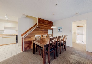 All-season townhome with ski & trail access - full kitchen & W/D