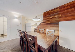 All-season townhome with ski & trail access - full kitchen & W/D