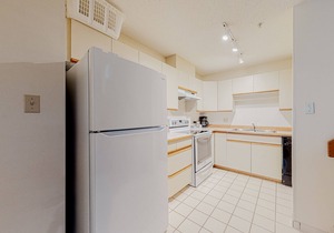 All-season townhome with ski & trail access - full kitchen & W/D