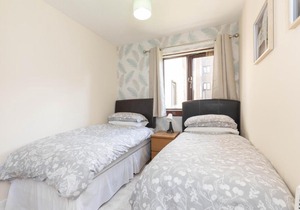 Allanfield Quiet Central Family Apartment with Parking