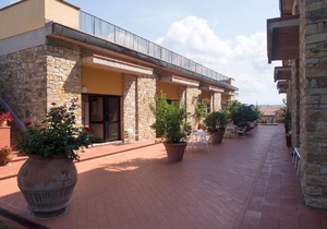 Alluring Holiday Home in San Donato in Poggio with Swimming Pool