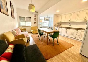 Almada big flat next To Lisbon and Caparica beach