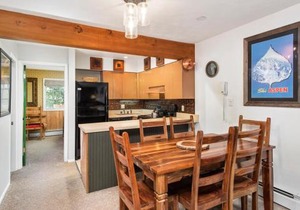 Alpenblick 1, Three Level Townhouse with Fireplace, Private Balcony, and Great Location