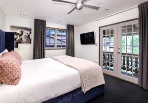 Alpenblick 10, Three level Townhome, Two Block From the Gondola