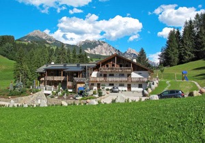 Alpine Mountain Chalet (H4PR7N5)