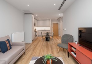 ALTIDO 2-bed flat w/ balcony in Nine Elms