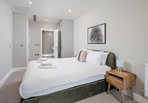 ALTIDO 2-bed flat w/ balcony in Nine Elms