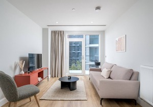 ALTIDO 2-bed flat w/terrace in Nine Elms