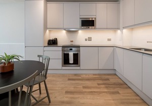 ALTIDO 2-bed flat w/terrace in Nine Elms