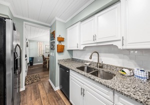 Amazing 3 BR/2BA Cottage, Amenity Cards Available!