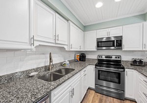 Amazing 3 BR/2BA Cottage, Amenity Cards Available!