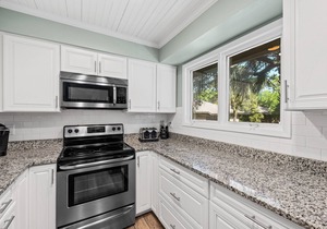 Amazing 3 BR/2BA Cottage, Amenity Cards Available!