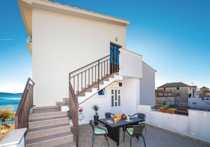 Amazing apartment in Kastel Kambelovac