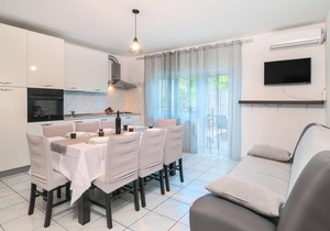 Amazing apartment in Dugi Rat with WiFi