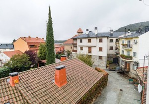 Amazing apartment with A/C (cool and heat) and internet located at Navacerrada town!