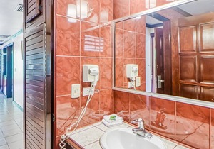 Amazing Escape W/ Lush Gardens, Shared Pool, Expansive Balcony & More!