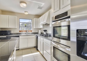 Amazing Family Lake House!..Lake Travis Views!..Pet Friendly..WIFI..FEED DEER!