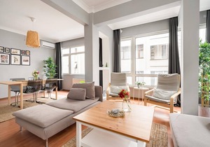 Amazing Flat Near Bagdat Street with Enticing Interior Design in Kadikoy