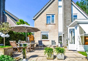Amazing home in Bergen with WiFi