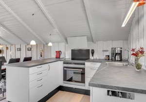 Amazing home in Dronningmølle with WiFi