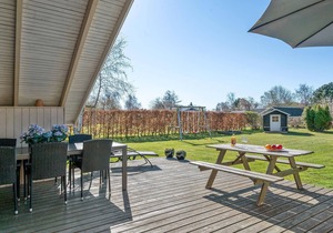 Amazing home in Dronningmølle with WiFi